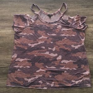 Express tee, cutout shoulder size LG